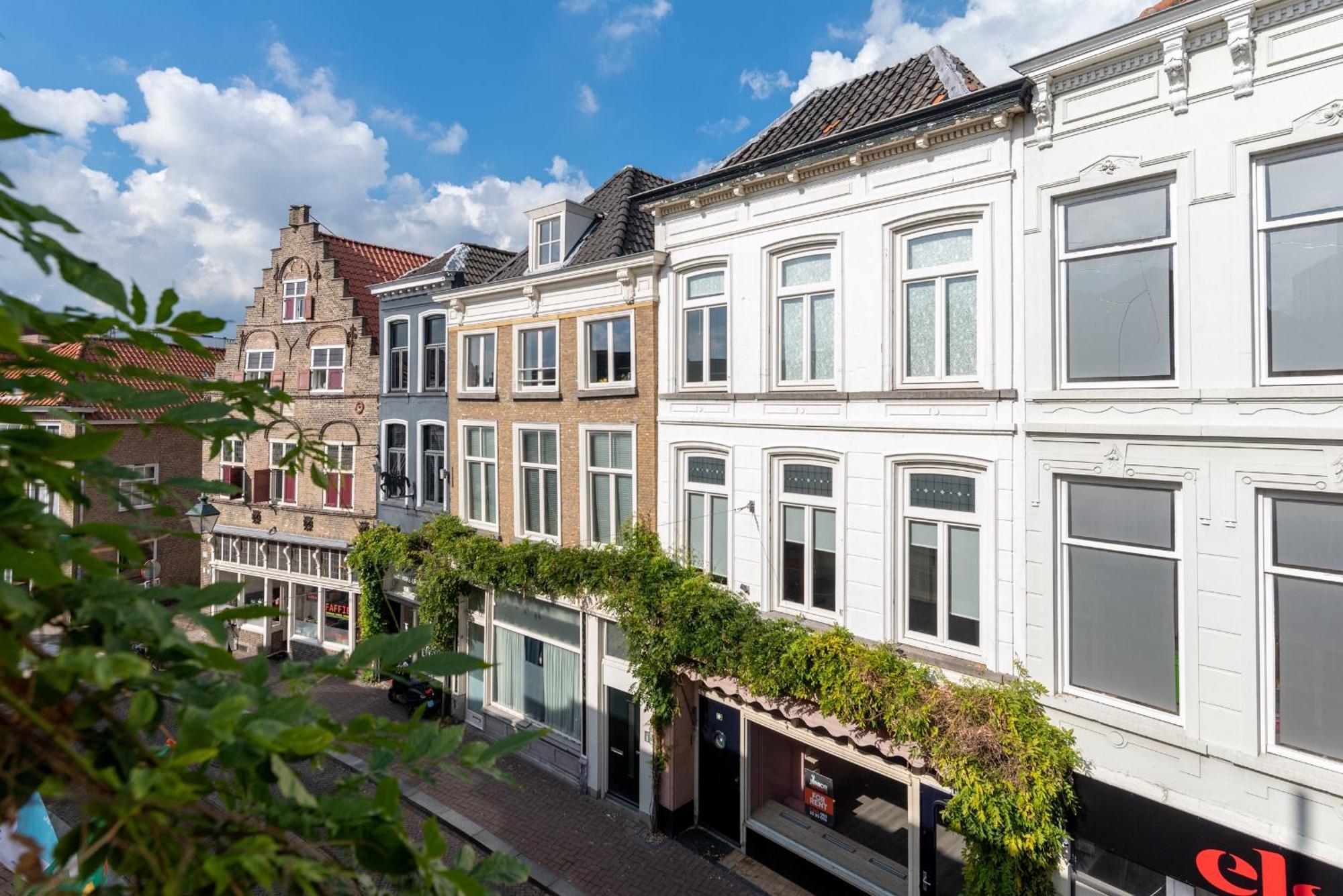 Stylish Apartments In The Heart Of Breda City Center Номер фото